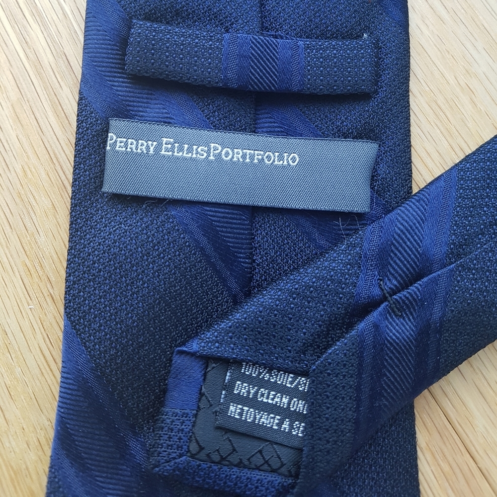 Perry Ellis tie - Picture 2 of 2